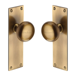 BALMORAL DOOR KNOB ON PLATE ANTIQUE BRASS