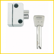 YALE 8K102 WHITE WINDOW PUSH LOCK 2 Locks + 1 Key